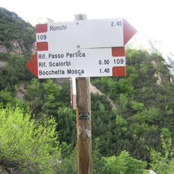 E109