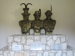 E136-Monumento-alla-Fratellanza-2