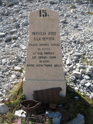 E142A-112-cippo-sul-sentiero (66 visite) E142A-112-cippo-sul-sentiero