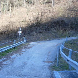 E203