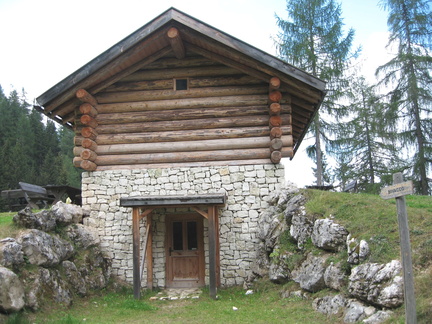 E639-100904-Rifugio-Forestale